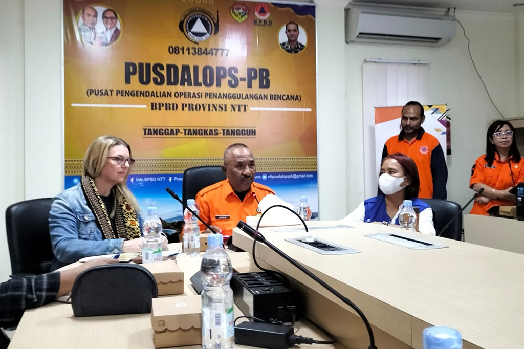 Hal ini diungkapkan oleh Kepala Pelaksana Badan Penanggulangan Bencana Daerah (BPBD) Provinsi NTT Cornelis Wadu dalam kunjungan media ke gedung Pusat Pengendalian Operasi Penanggulangan Bencana (Pusdalops) PB (Penanggulangan Bencana) BPBD NTT Selasa, 25 Juni 2024.