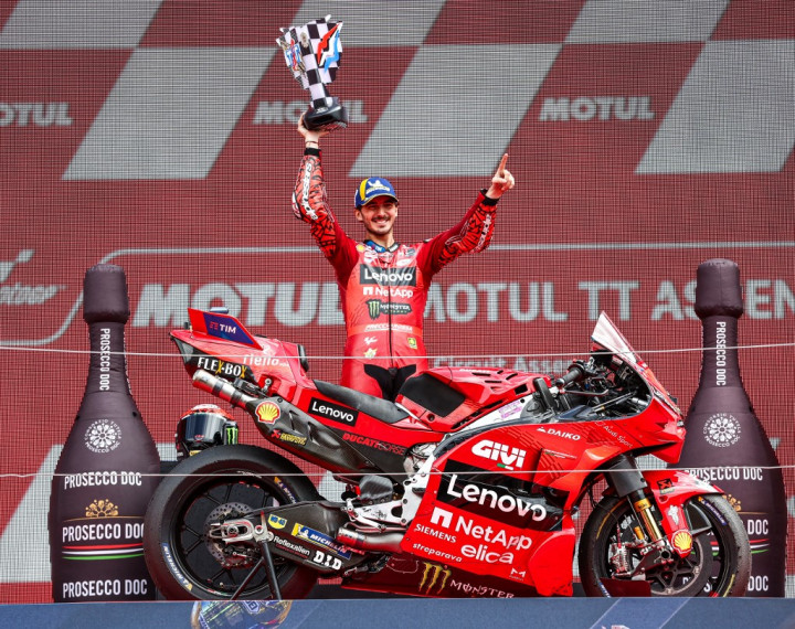 Rekan setim Pecco yakni Enia Bastianini menempati podium ketiga dengan mencatatkan selisih waktu 7,073 detik.