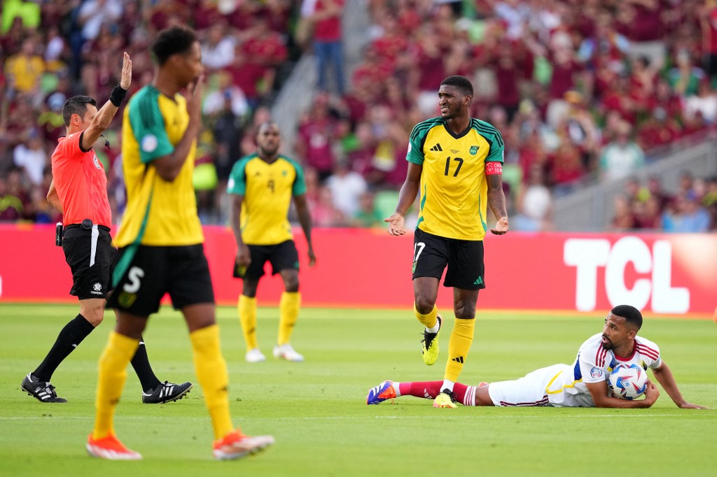 Venezuela sebelumnya telah memastikan tempat di delapan besar dengan kemenangan atas Ekuador dan Meksiko. Mereka hanya membutuhkan satu poin saat melawan Jamaika untuk memastikan posisi teratas fase grup dan menghindari juara bertahan Argentina di babak delapan besar.