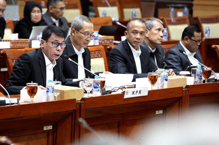 Selain itu, ada juga proses hukum tindak pidana korupsi yang masih berada pada tahap penyelidikan.