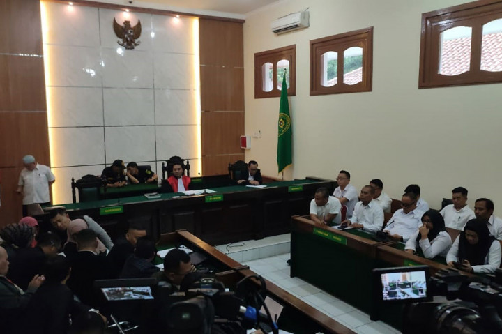 Tim kuasa hukum Pegi Setiawan mengungkapkan kejanggalan dalam penetapan tersangka utama kasus pembunuhan Vina dan Eky Cirebon terhadap kliennya oleh Polda Jawa Barat. 