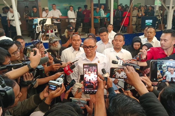 Menurut Insank, kliennya ditangkap terlebih dahulu, selanjutnya baru dicocokkan dengan keterangan-keterangan yang disampaikan saksi.