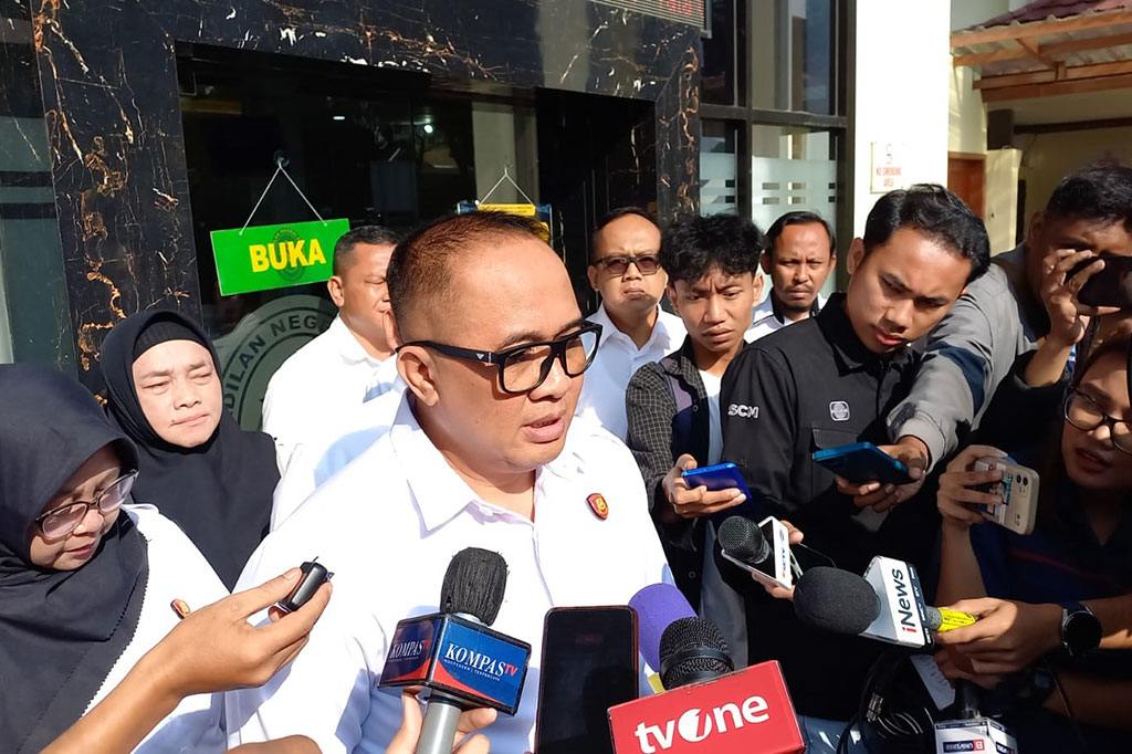 Selain itu, Insank mengatakan bahwa Pegi Setiawan atau Perong yang diumumkan Polda Jabar sebagai daftar pencarian orang (DPO) berbeda dengan ciri fisik, usia, hingga alamat rumah kliennya.