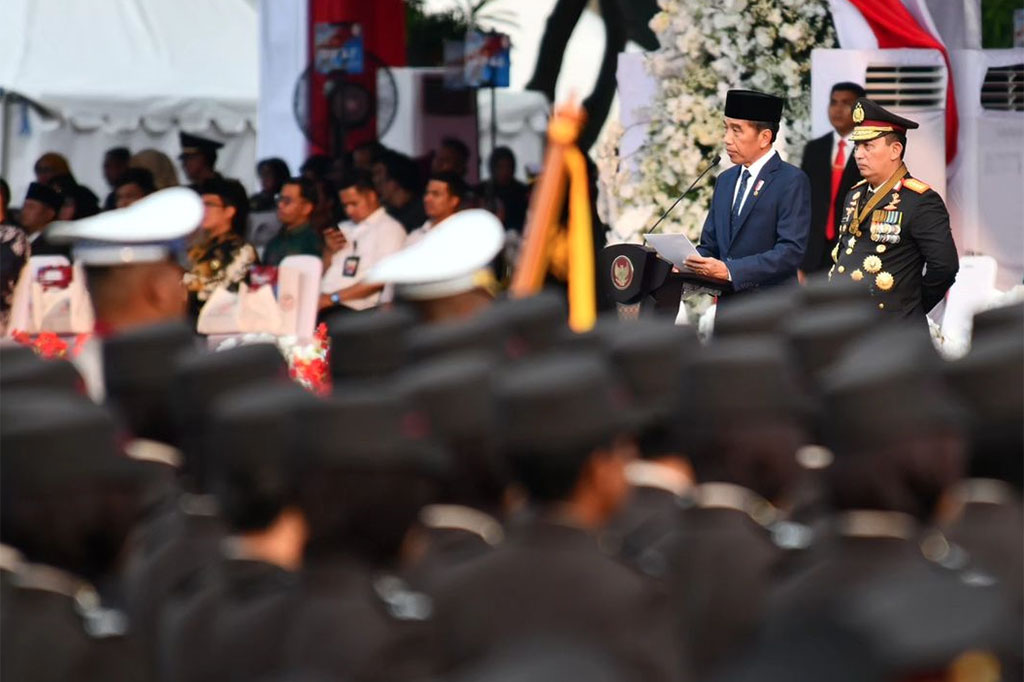 Presiden Joko Widodo meminta Polri untuk tidak tebang pilih dalam menegakkan hukum ketika menyampaikan amanat pada Upacara Peringatan Hari Bhayangkara Ke-78 Tahun 2024 di kawasan Monumen Nasional, Jakarta, Senin, 1 Juli 2024.