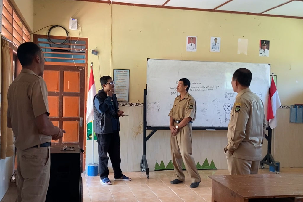 Pihak sekolah sudah melakukan pelbagai upaya, seperti gencar promosi prestasi dan kegiatan sekolah ke masyarakat, hingga iming-iming seragam dan perlengkapan sekolah gratis bagi calon siswa baru. Namun upaya itu tidak membuahkan hasil.