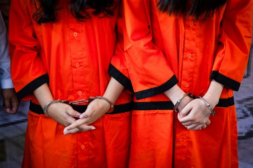 Satuan Reserse Kriminal Polresta Bogor Kota meringkus dua selebgram yang diduga terlibat dalam promosi judi online. Keduanya yang berinisial LA dan R ditangkap di Jalan Pajajaran, Kota Bogor pada waktu berbeda.