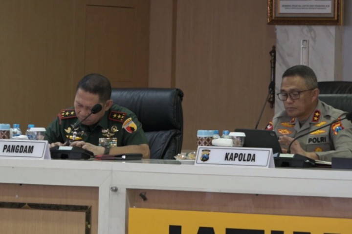 Rapat koordinasi pengamanan Suroan dan Suran Agung ini digelar di Mapolda Jatim, dengan dihadiri forkopimda dan ketua umum PSHT dan PSHW.