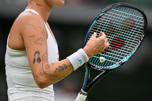 Vondrousova menjadi juara bertahan putri pertama dalam 30 tahun yang tersingkir pada babak pertama ketika dikalahkan peringkat 83 dunia Jessica Bouzas Maneiro.