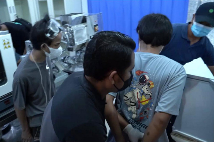 Dalam pengungkapan tersebut, polisi juga berhasil meringkus delapan tersangka yang kesemuanya warga negara Indonesia, sementara satu orang masuk dalam daftar pencarian orang (DPO) berinisial KENT yang merupakan warga Malaysia.