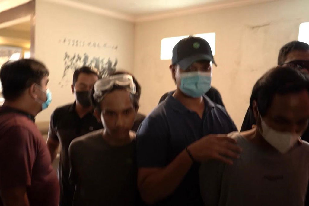 Dalam penggerebekan tersebut, petugas menyita beberapa barang bukti, di antaranya 1,2 ton MDMB-4en-PINACA (Ganja Sintetis); 25.000 butir pil Xanax; 25.000 butir pil Extasy; 40 Kg bahan baku MDMB-4en-PINACA setara dengan 2 ton produk jadi.