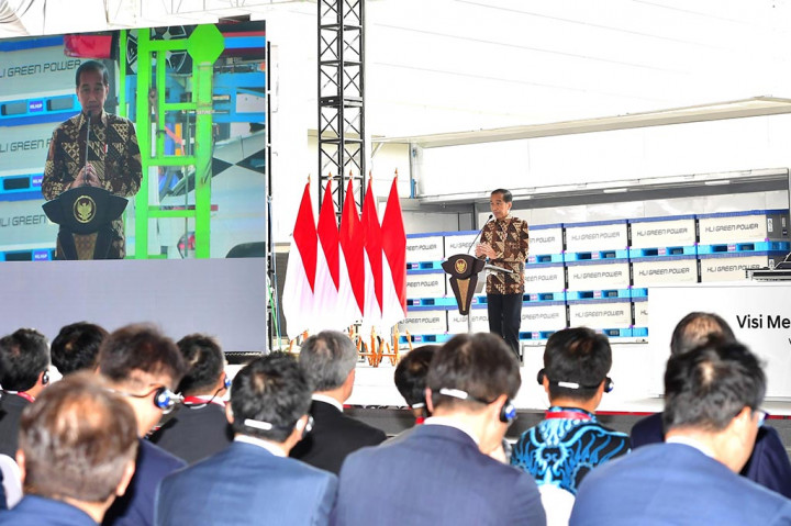 Presiden Joko Widodo meresmikan ekosistem baterai dan kendaraan listrik Korea Selatan di Indonesia yang digelar di PT. Hyundai LG Indonesia (HLI) Green Power, Kabupaten Karawang, Provinsi Jawa Barat, pada Rabu, 3 Juli 2024. Presiden menyebut bahwa ini merupakan pabrik sel baterai EV yang pertama dan terbesar di Asia Tenggara.