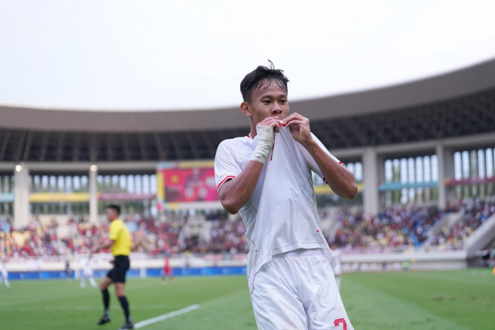 Bertanding di Stadion Manahan pada sore hari, Indonesia langsung tancap gas untuk mengobati kekecewaan kekalahan dengan skor 3-5 dari Australia pada babak semifinal, Senin, 1 Juli lalu.
