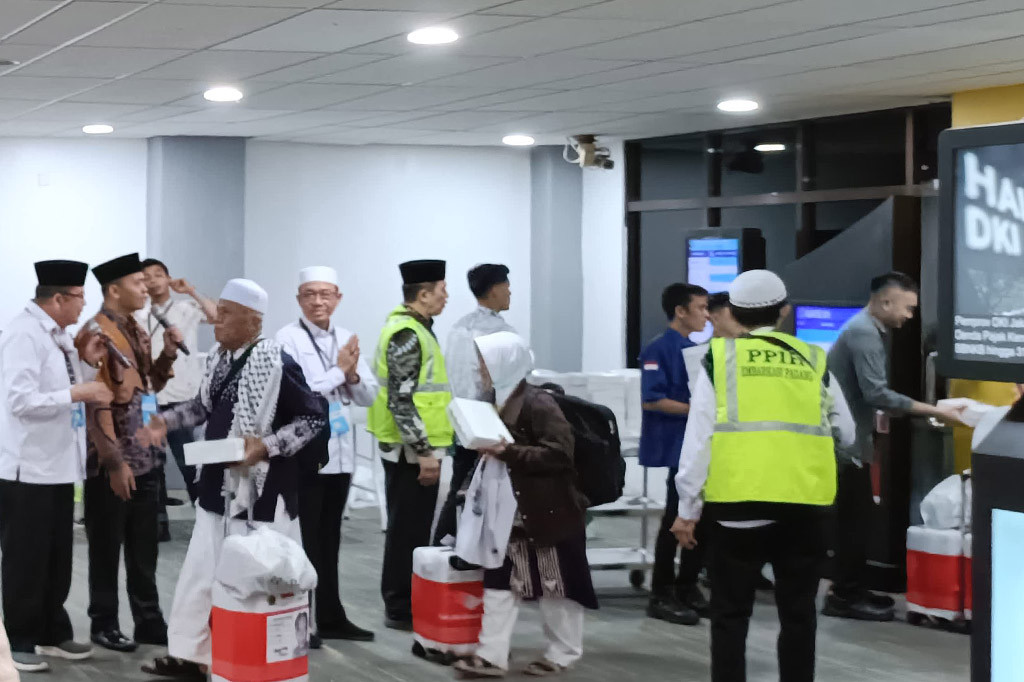Kakanwil Kemenag Sumbar Mahyudin menyampaikan, bahwa Kloter 7 Debarkasi Padang terdiri dari gabungan jemaah Sumatera Barat dan jemaah Bengkulu. Jemaah Sumatera Barat yang turun dari pesawat langsung naik bus Damri menuju asrama haji Debarkasi Padang, berjumlah 253 orang yang berasal dari Tanah Datar.