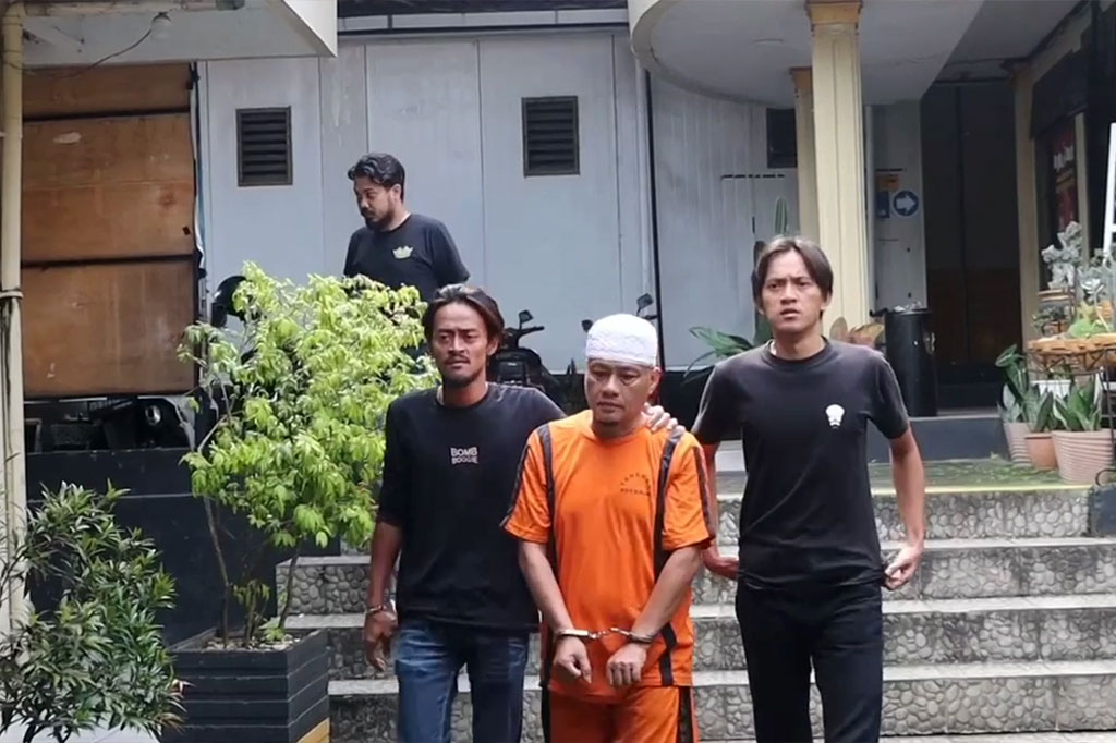 Satreskrim Polres Sukabumi Kota, Jawa Barat berhasil menangkap buronan penganiayaan terhadap seorang perias pengantin, di sebuah kosan di wilayah Citamiang, Kota Sukabumi. Selama hampir tiga bulan pelarian, tersangka berpindah pindah bahkan sempat tinggal di daerah Pandeglang Banten. 