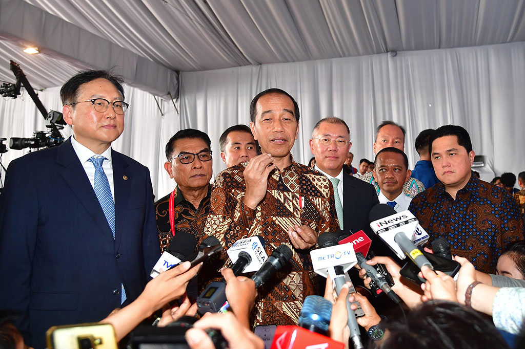 Presiden telah mengevaluasi insiden peretasan dalam bentuk ransomware yang berakibat lumpuhnya server sejumlah lembaga dan kementerian. Peristiwa itu dialami Pusat Data Nasional Sementara (PDNS) di Surabaya, yang kali pertama terdeteksi ada 17 Juni 2024.