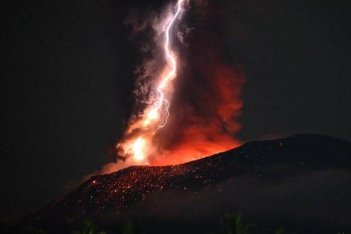 Kepala Badan Geologi M Wafid dalam keterangan di Jakarta, mengatakan bahwa tinggi kolom abu berwarna kelabu hingga hitam teramati lebih kurang 3.000 m di atas puncak. Sementara erupsi tersebut terekam oleh alat seismograf dengan amplitudo maksimum 28 mm.