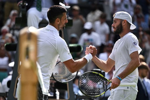 Djokovic menang dengan skor 6-3, 6-4, 5-7, 7-5, tetapi harus menyelamatkan dua break point pada set keempat sebelum menaklukkan lawannya yang menghuni peringkat 277 dunia itu.