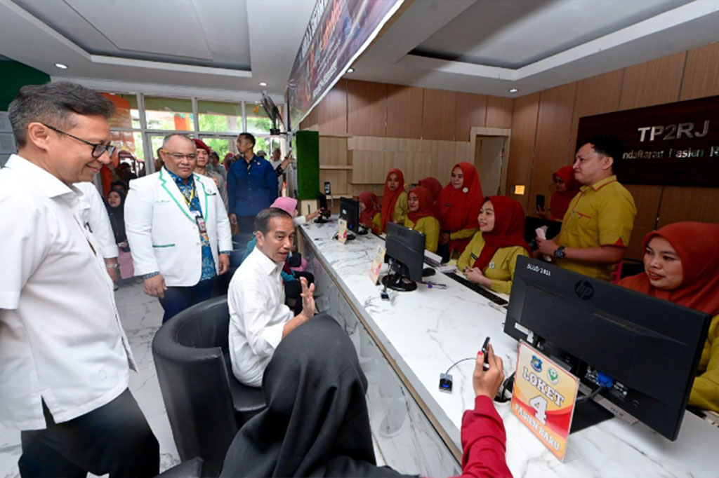 Salah satu pasien, Ahmad Taufik, mengaku rutin berobat di RSUD tersebut. Ahmad Taufik juga mengungkapkan kesan positifnya terhadap pelayanan kesehatan di RSUD tersebut terutama melalui Badan Penyelenggara Jaminan Sosial (BPJS) Kesehatan.