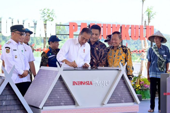 Dalam sambutannya, Presiden Jokowi menekankan bahwa air merupakan sumber kehidupan yang tidak hanya digunakan untuk aktivitas sehari-hari, tetapi juga produktivitas pertanian.