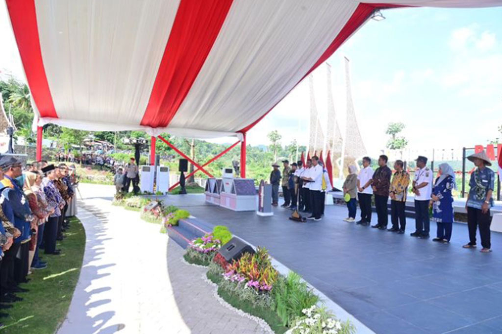 Presiden merinci Bendungan Pamukkulu telah dibangun sejak 2017 atau memakan waktu penyelesaian hampir 7 tahun. Biaya konstruksi untuk membangun bendungan ini mencapai Rp1,6 triliun dengan daya tampung air 82 juta meter3 dan luas genangan 460 hektare.