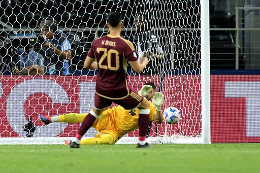 Pada babak ini, dua eksekutor Kanada dan Venezuela dari lima penendang awal gagal. Sementara pada penendang keenam Venezuela, tendangan Wilker Angel berhasil ditepis kiper Kanada Maxime Crepeau.