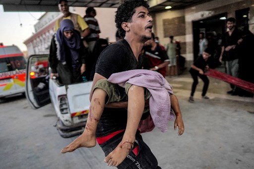 Sumber medis di Rumah Sakit Nasser di Khan Younis di Jalur Gaza selatan mengatakan satu orang tewas dan beberapa lainnya terluka tiba di rumah sakit setelah serangan udara Israel di daerah Bani Suhaila di timur Khan Younis.