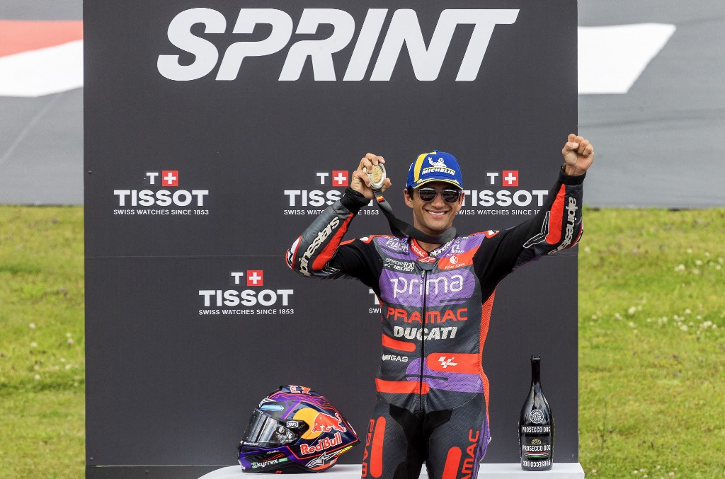 Pada lap yang sama, posisi Bagnaia kembali turun ke posisi ketiga setelah Oliveira menyalipnya pada tikungan terakhir.