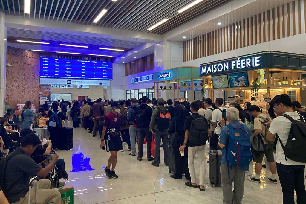 Selama masa liburan sekolah penumpang Whoosh terus mengalami peningkatan secara bertahap. Rekor baru volume penumpang harian tertinggi terjadi pada 27 Juni 2024, Whoosh layani 22.249 penumpang per hari. 