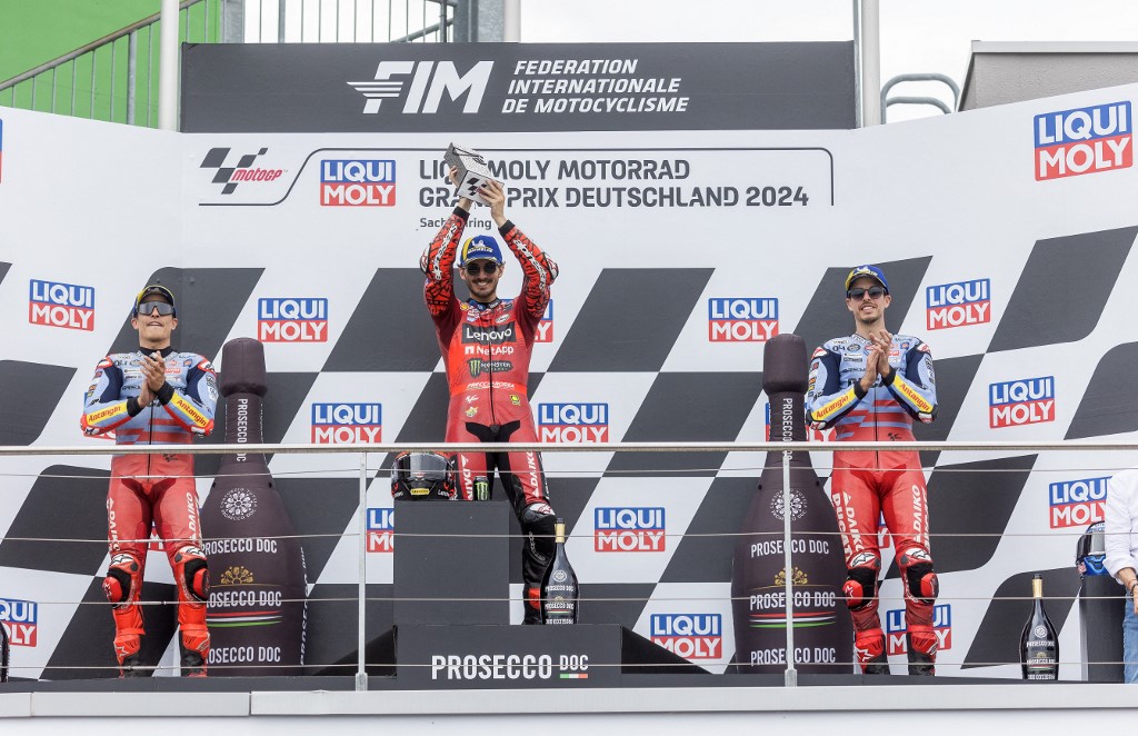 Martin terlihat akan memenangi balapan itu, tetapi ia melakukan kesalahan dan terjatuh saat menjalani satu lap sebelum lap terakhir untuk membuat juara dunia dua kali Bagnaia dapat mengamankan podium pertama.