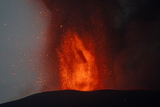 Sebelumnya telah terjadi peningkatan aktivitas di gunung berapi kerucut setinggi sekitar 3.300 meter yang terletak di pulau Sisilia selama beberapa hari terakhir.