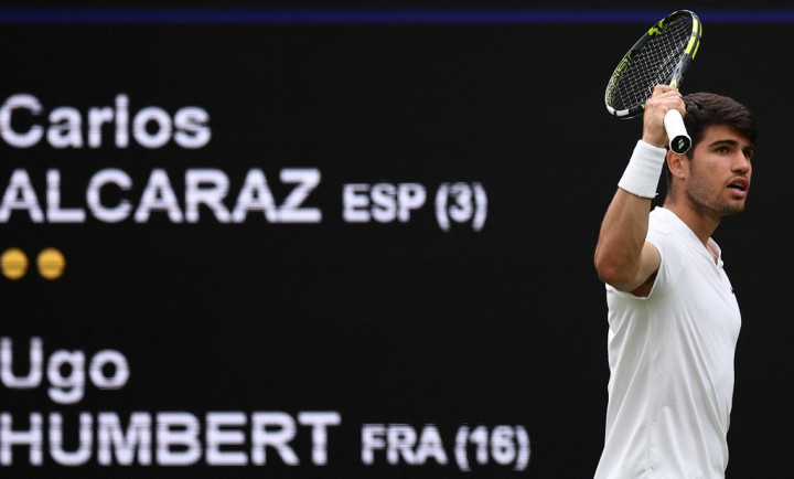 Namun, sore itu kembali menjadi sore yang tidak menyenangkan bagi Alcaraz yang sebelumnya juga membutuhkan lima set untuk mengalahkan Frances Tiafoe di babak ketiga.