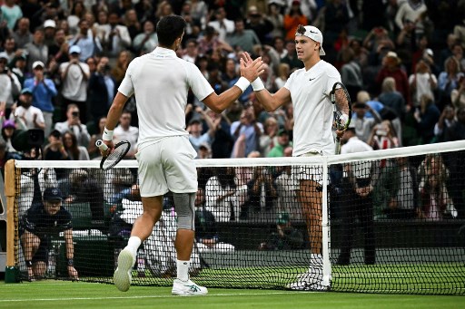 Novak Djokovic meraih kemenangan straight set di Wimbledon, mengalahkan Holger Rune 6-3, 6-4, 6-2, Senin, 8 Juli 2024 waktu setempat, untuk mencapai perempat final.