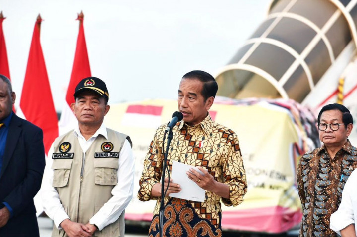 Jokowi juga menilai Papua Nugini yang memiliki kedekatan geografis juga turut menjadi alasan Indonesia mengirimkan bantuan kemanusiaan. 'Ini kan saudara-saudara kita apalagi Papua Nugini kan tetangga dekat kita, sehingga saat terjadi musibah kita juga harus ikut -membantu- Papua Nugini dan juga di Afghanistan,