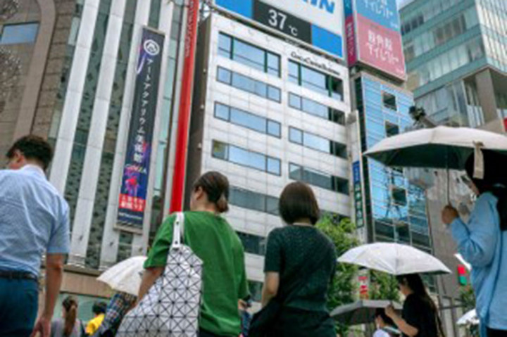 Jepang mencatat suhu meroket hingga 40 derajat Celcius di Prefektur Shizuoka pada awal pekan Juli 2024. Suhu ekstrem juga terjadi di beberapa wilayah, seperti Prefektur Gunma 39.8 derajat Celcius dan rata-rata 39 derajat di Prefektur Yamanashi.