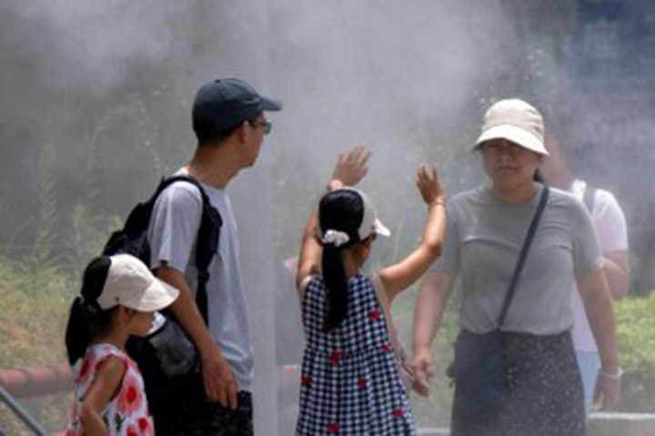 Menurut data media setempat, 198 orang di Tokyo dilarikan ke rumah sakit akibat terkena serangan panas.