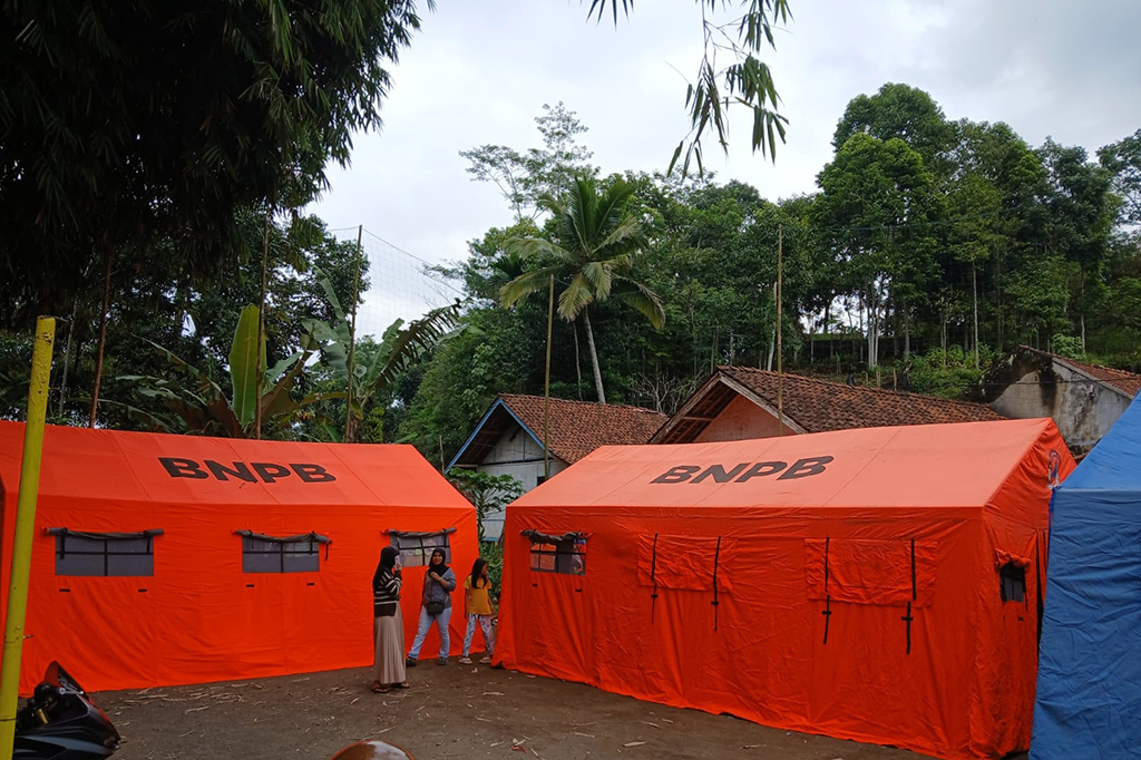 Sobirin mengatakan, curah hujan tinggi yang terjadi di berbagai daerah harus diwaspadai bersama karena kejadian ini perlu diantisipasi terutama warga yang mendirikan bangunan, karena bisa menimbulkan bencana longsor. Namun, untuk kontur tanah di Desa Neglasari kondisi labil dan mudah longsor jika hujan turun bisa menjadi ancaman bagi masyarakat.