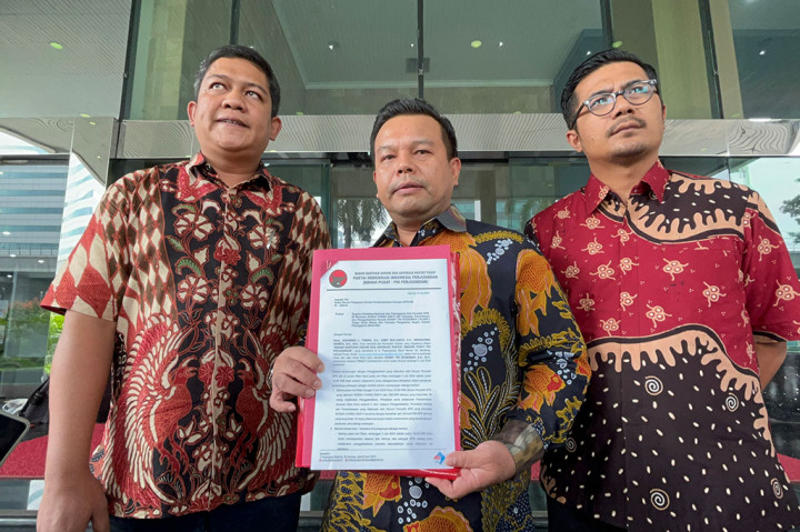 Penyidik Komisi Pemberantasan Korupsi (KPK) Rossa Purbo Bekti kembali dilaporkan ke Dewan Pengawas (Dewas) Lembaga Antirasuah hari ini, 9 Juli 2024. Aduan itu didasari penggeledahan rumah anggota tim hukum Partai Demokrasi Indonesia Perjuangan (PDIP) Donni Tri Istiqomah pada Rabu, 3 Juli 2024.