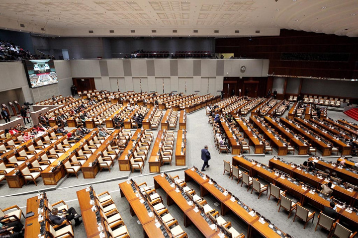 Setelah menerima jawaban setuju, Muhaimin pun berkelakar bahwa para Anggota Komisi VIII DPR bertepuk tangan paling keras terhadap persetujuan itu. Adapun Komisi VIII DPR menjadi komisi yang membidangi permasalahan haji.