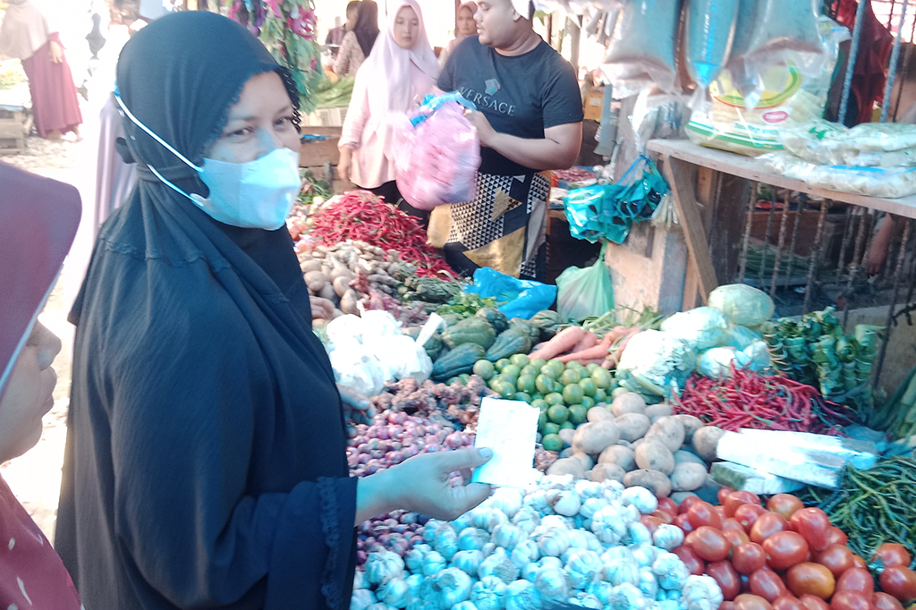 Pengamatan Media Indonesia, Selasa, 9 Juli 2024 di pusat pasar grosir Pante Teungoh, Kota Sigli, Ibukota Kabupaten Pidie misalnya, harga bawang merah kwalitas super Rp25.000 per kg.