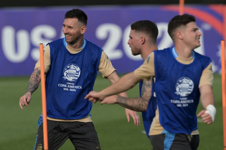 Lionel Messi dipastikan tampil membela timnas Argentina pada semifinal Copa America 2024 melawan Kanada, Rabu 10 Juli 2024 pukul 07.00 WIB. Informasi ini disampaikan oleh pelatih Lionel Scaloni, meski Messi sempat mengalami cedera.