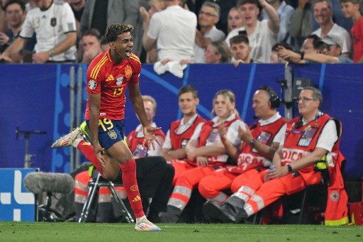 Gol tersebut membuat Yamal memecahkan rekor pencetak gol termuda yang dipegang pemain Swiss, Johan Vonlathen, sejak Piala Eropa 2004. Vonlathen saat itu berusia 18 tahun dan 141 hari.