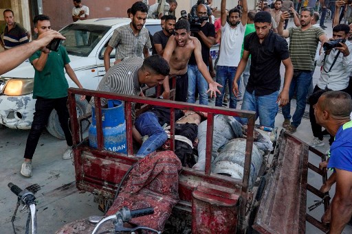 Kelompok kemanusiaan juga melaporkan adanya korban jiwa dalam pemboman Israel di bundaran Abu Humeid di Khan Younis.