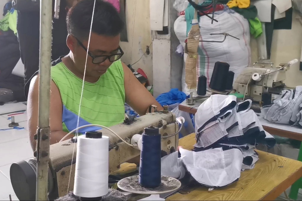 Peningkatan permintaan itu tidak hanya seragam sekolah dan olahraga, namun juga berbagai perlengkapan atau atribut sekolah. Seperti topi, dasi, kaos kaki, badge dan atribut lainnya.