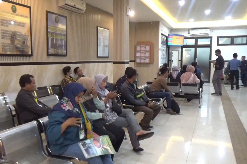 Pada dua bulan terakhir ini, tercatat ada 700 perkara gugat cerai di Pengadilan Agama Kelas 1 A Kabupaten Sidoarjo. Bahkan sejak awal Januari 2024 tercatat 2.400 perkara gugat cerai dan talak cerai yang diajukan di Pengadilan Agama Sidoarjo.