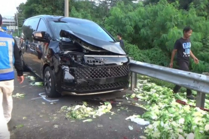 Dalam kecelakaan tersebut arus lalu lintas macet panjang, karena selain akibat kendaraan yang mengalami kecelakaan, juga akibat jalan terhalang sayuran yang dibawa oleh salah satu kendaraan yang terlibat kecelakaan.