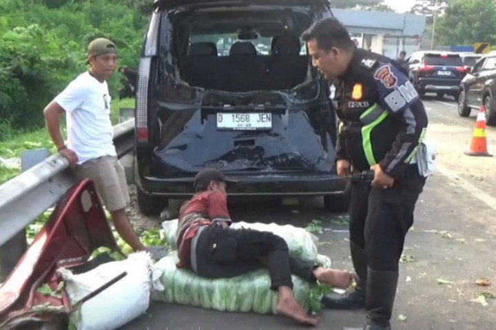 Pengemudi bus Primajasa diduga tidak menguasi laju kedaraan yang dalam kecepatan tinggi hingga menabrak kendaraan lain. Polisi saat ini masih melakukan penyelidikan kronologis kejadian penyebab kecelakaan yang melibatkan 10 kendaraan tersebut.