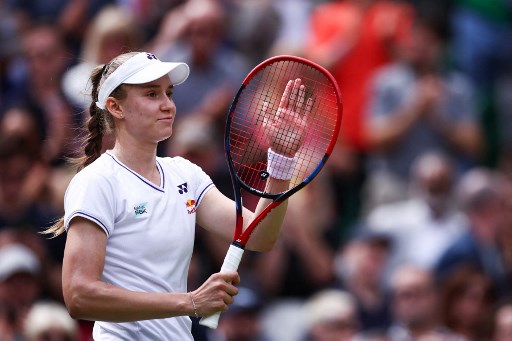 Unggulan keempat Elena Rybakina meningkatkan catatan impresifnya di Wimbledon dengan kemenangan 6-3, 6-2 atas unggulan ke-21 Elina Svitolina di perempat final Centre Court.
