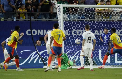 Gol tunggal Kolombia dicetak oleh Jefferson Lerma pada menit ke-38. Gol berawal dari sepak pojok James Rodriguez yang disundul Lerma dan untuk menjebol gawang Sergio Rochet.