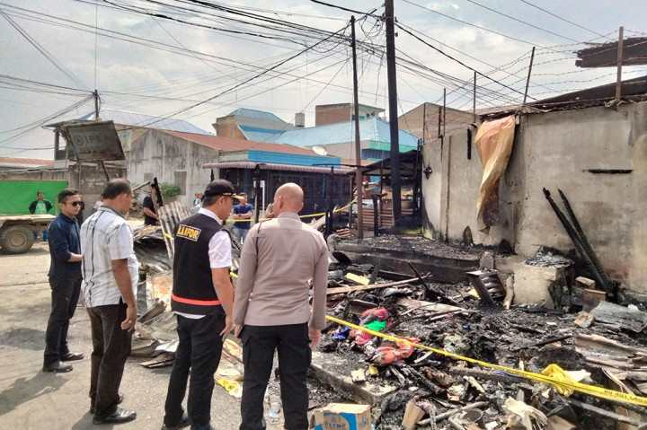 Kepolisian Daerah (Polda) Sumatera Utara kembali menetapkan tersangka baru yang diduga terlibat dalam kasus pembakaran rumah wartawan Rico Sempurna Pasaribu di Jalan Nabung Surbakti, Kabupaten Karo.