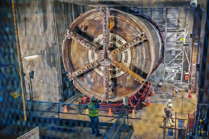 Menurut Direktur Konstruksi PT MRT Jakarta Weni Maulina secara keseluruhan pada proyek pembangunan MRT Fase 2A sudah mencapai 37,54 persen atau melebihi dari target sebesar 34,99 persen.